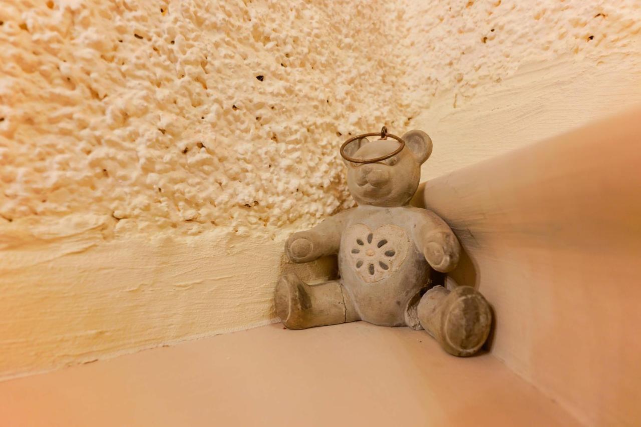 Gallery Guesthouse Bolonia Exterior foto