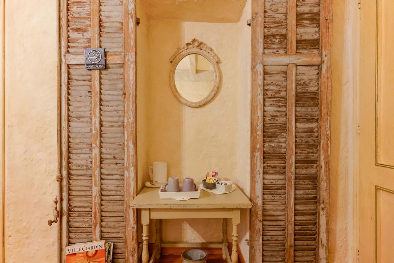 Gallery Guesthouse Bolonia Exterior foto